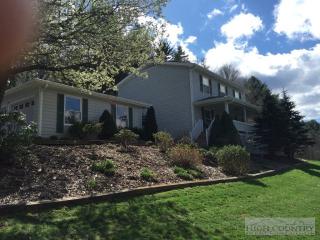 154 Breckonshire Dr, Boone, NC 28607-8833