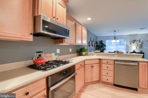 34 Red Leaf Ln, Lancaster PA 17602-7000 exterior