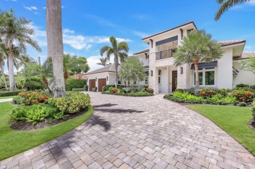 569 Neapolitan Way, Naples FL 34103-8568 exterior