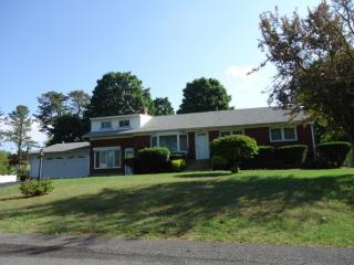 10 Turnstile Dr, Albany, NY 12203-5120
