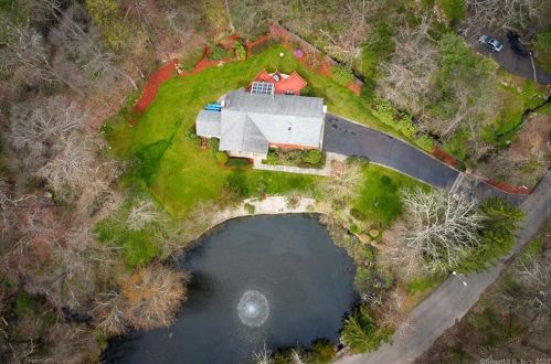 163 Barncroft Rd, Stamford CT 06902-1253 exterior