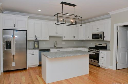 51 Brookview Cir, Bristol, CT 06010