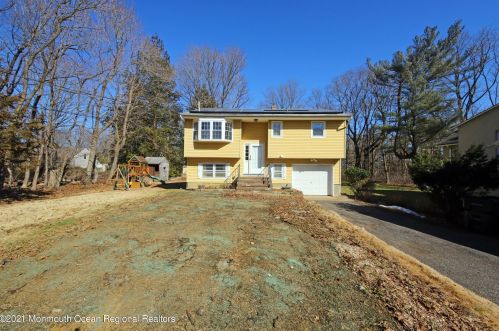 25 Mulberry St, Tinton Falls, NJ 07701-6320