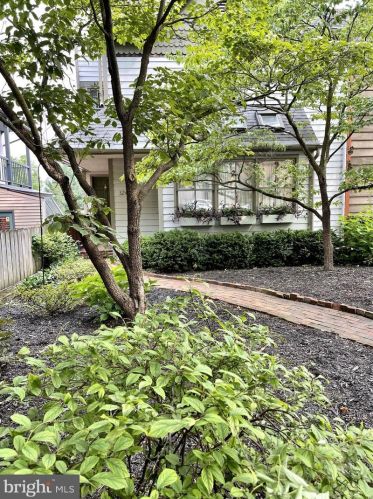 324 Church St, Lancaster, PA 17602-4202