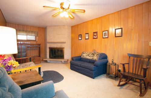 8029 18 Ave, Kenosha WI 53143-1631 exterior