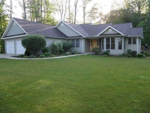 600 Pepper Ln, Corry, PA 16407-9032