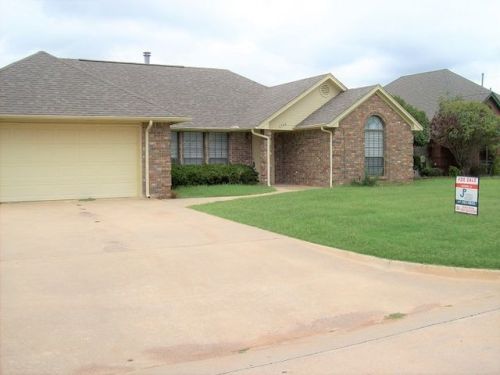 2306 36th St, Lawton, OK 73507-1943