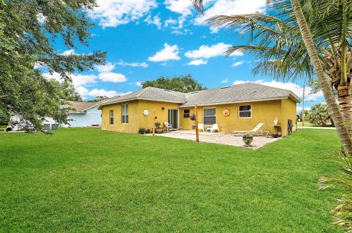 1950 Dranson Cir, Fort Pierce, FL 34952-6628