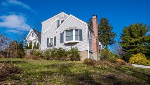 33 Kensington Rd, Dedham, MA 02026-3929