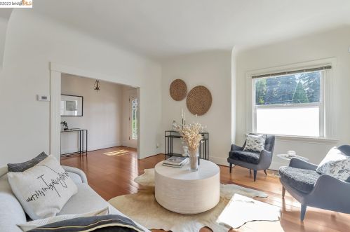 287 Athol Ave, Oakland, CA 94606-1398