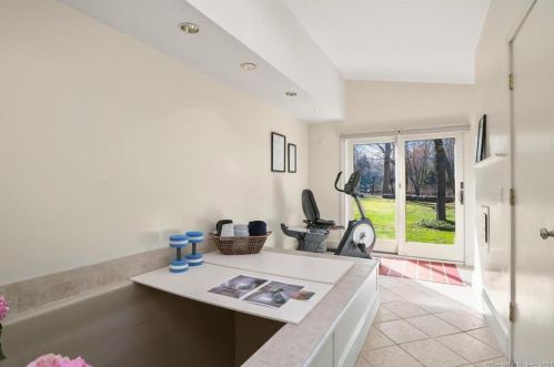 200 Mill Rd, New Canaan CT  06840-4310 exterior