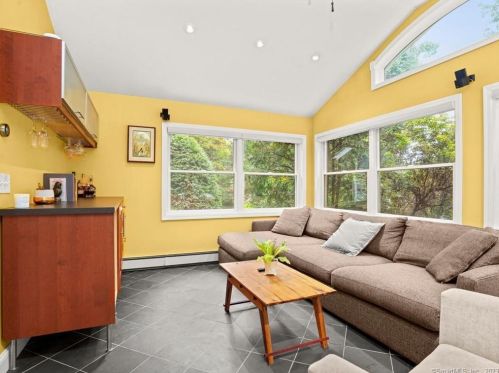 10 Pink Cloud Ct, Norwalk CT  06851-3310 exterior