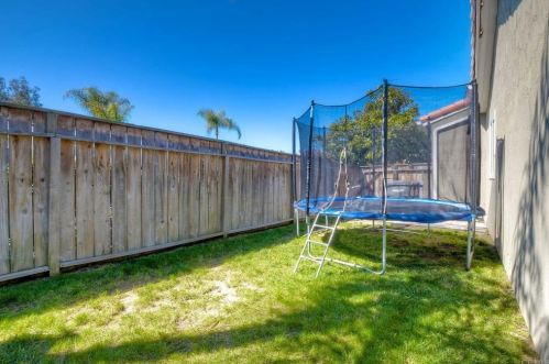 2169 Fiori Dr, Vista CA  92084-7737 exterior