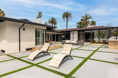 3841 Pacific Ave, Long Beach CA  90807-3227 exterior