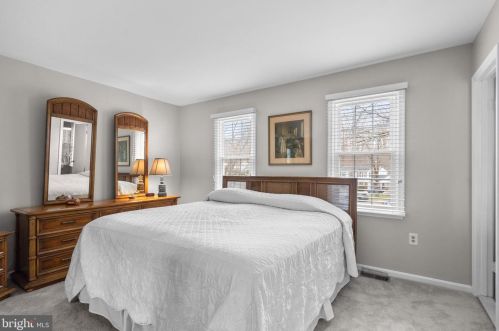 6010 Rdg Frd Dr, Springfield VA 22015-3651 exterior