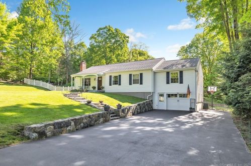 132 Teller Rd, Bridgeport, CT 06611-1489