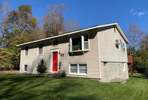 23 Lakeview Dr, Whaley Lake, NY 12531-5531
