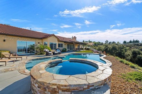 40107 Calle Breve, Temecula CA  92592-8692 exterior