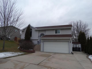311 Stewart Hill Dr, Waukesha, WI 53188-4832