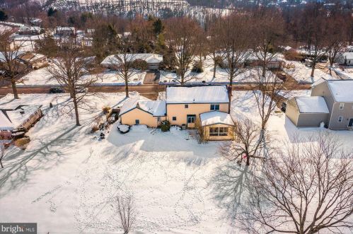 1199 Crestwood Dr, Pottstown PA 19464-2931 exterior