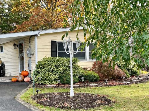 683 Sandra Ave, West Islip, NY 11795-2521