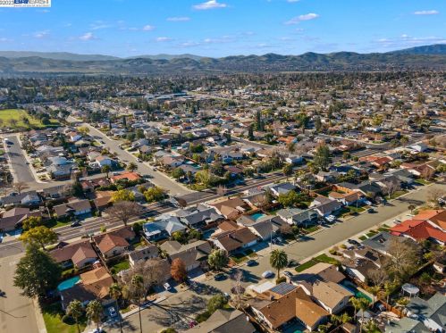 1455 Hudson Way, Livermore CA  94550-5550 exterior