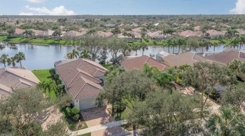 28321 Nautica Ln, Bonita Springs, FL 34135-8524