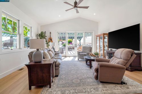 4324 Rose Ln, Concord, CA 94518-1821