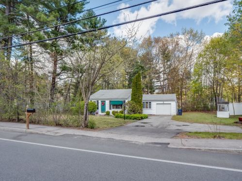 204 Dunstable Rd, Nashua NH  03062-2340 exterior