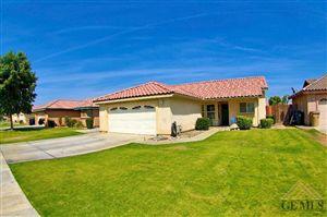 8000 Moonrise Ct, Bakersfield, CA 93307-7327