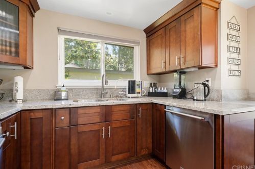 38 Meadowlark Ln, Calabasas CA  91377-1017 exterior