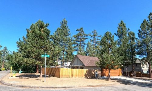 549 Fairway Blvd, Big Bear City CA  92314-8875 exterior
