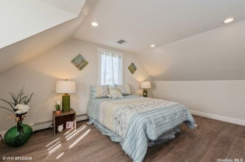 1805 Grant Ave, Seaford NY  11783-2318 exterior