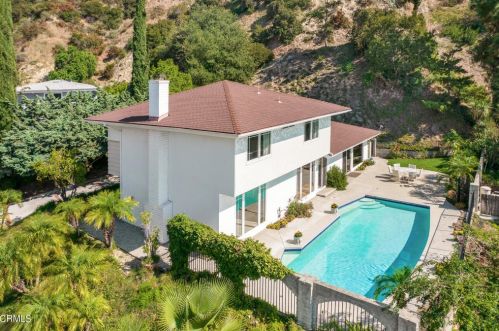 1980 Crestshire Dr, Glendale, CA 91208-2739