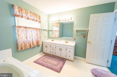 20 Gideon Ln, Falling Waters WV exterior