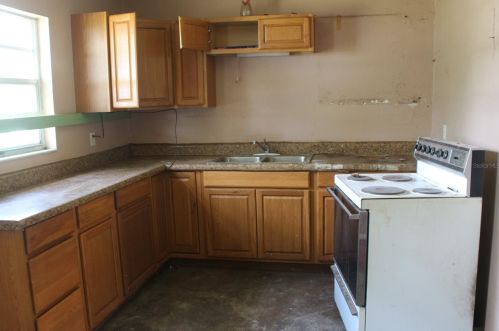 13905 19th St, Dade City, FL 33525-4613