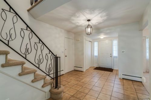 68 Holly Dr, Elwood NY  11731-5226 exterior