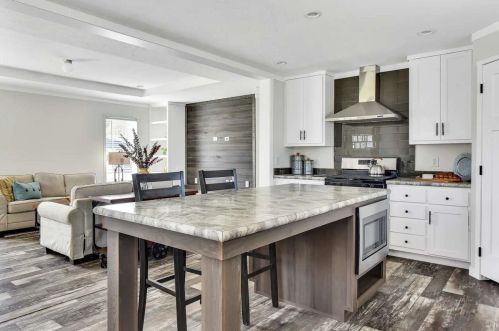7 Cremin St, Concord, NH 03303-2047