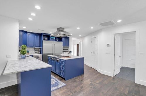 1905 Imperial Golf Course Blvd, Naples FL  34110-1007 exterior