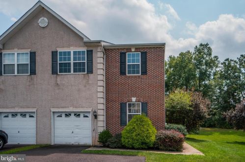 214 Holbrook Ln, Gilbertsville, PA 19525-9360