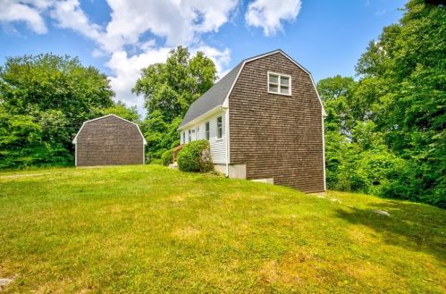 21 Belfield Dr, Providence RI  02919-1801 exterior