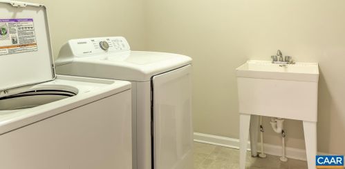 17 Shortwood Cir, Bybee VA  22963-2747 exterior