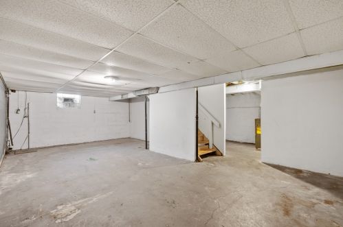 2051 Fairlawn St, Pittsburgh PA 15221-1505 exterior