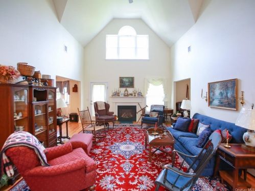 194 High Meadows Rd, Walden NY  12586-2609 exterior