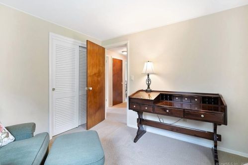 57 Keeney St, Manchester CT 06040-6426 exterior