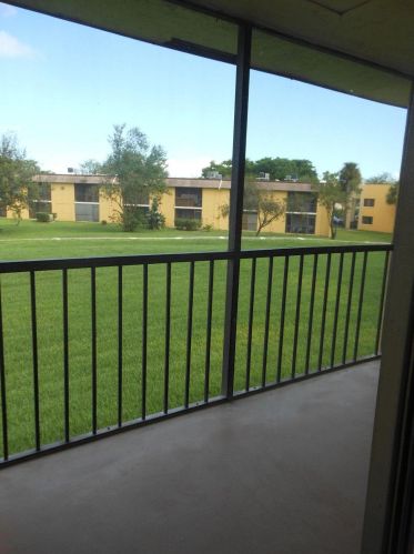 919 Meadows Cir, Boynton Beach FL  33436-8929 exterior