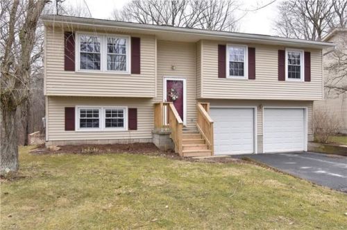 115 Hillview Dr, Hubbard, OH 44425-1240