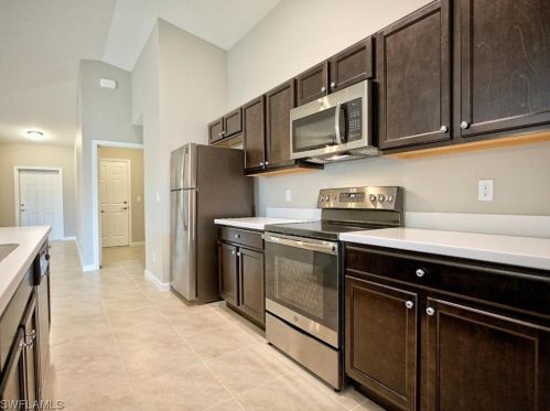 4012 12th St, Lehigh Acres, FL 33976-2720