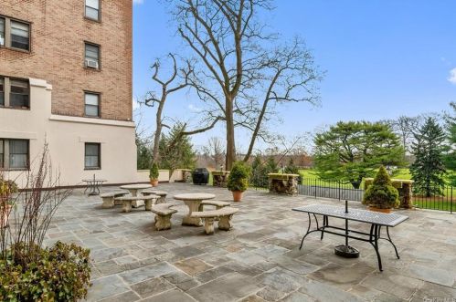 4784 Boston Post Rd, New Rochelle NY  10803-3004 exterior