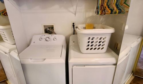 29 Greenbrook Dr, Bloomfield NJ  07003-2880 exterior